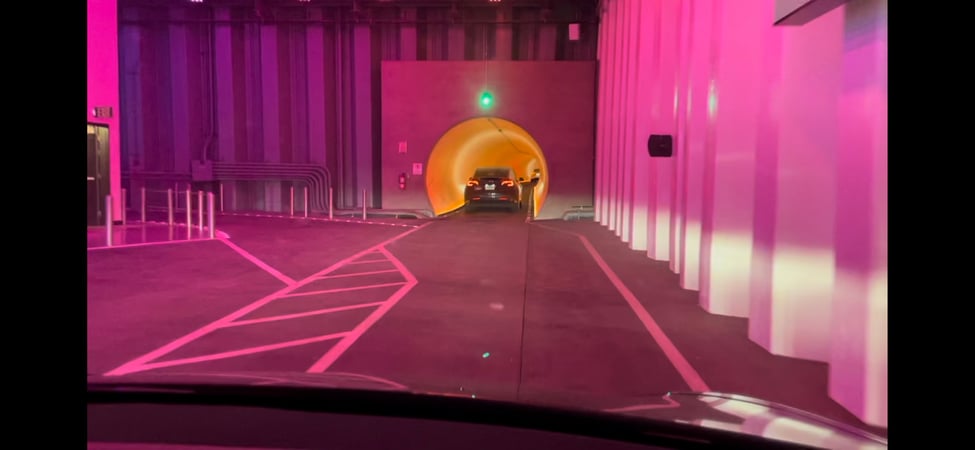 Einfahrt in die LVCC Tunnelröhre