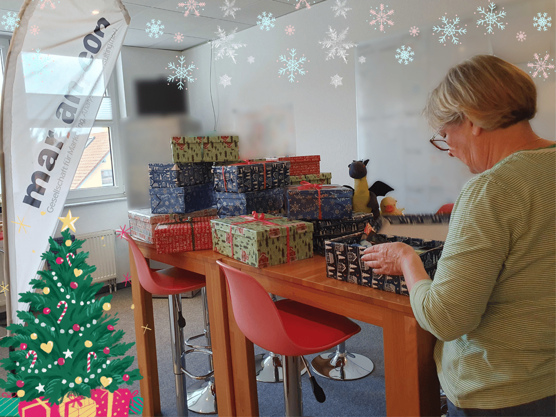 Weihnachtspäckchen verpacken - Claudia